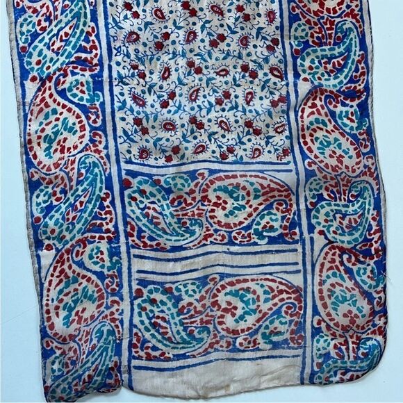 Vintage Silk Scarf Made in India - Picture 2 of 5